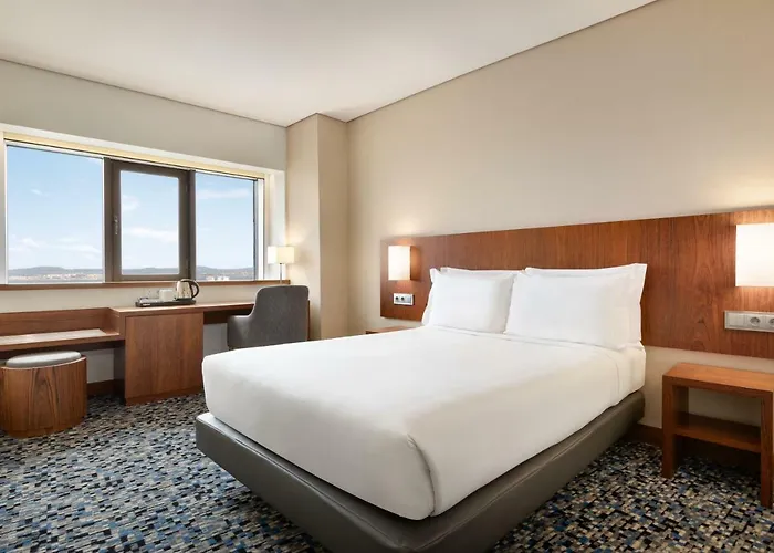 Ramada By Wyndham Готель 4*