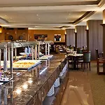 Ξενοδοχείο Ramada By Wyndham 4*