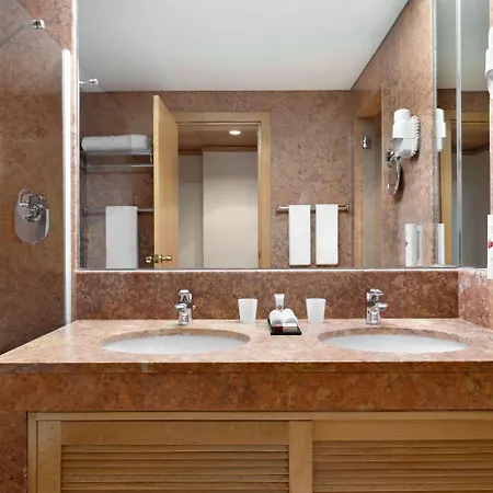Ramada By Wyndham Hotel Lisbon