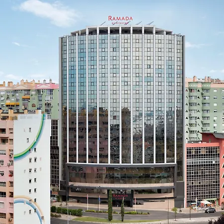 Ramada By Wyndham Hotell