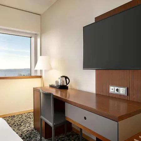 Ramada By Wyndham Hotell