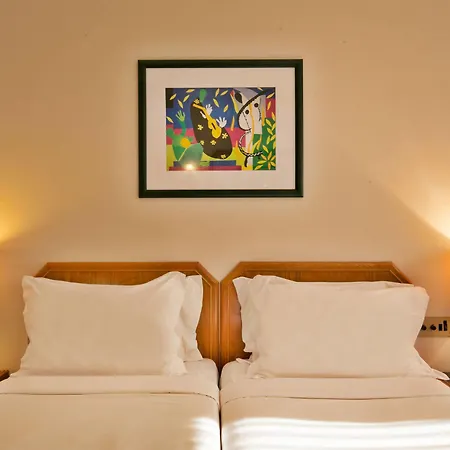 Ramada By Wyndham Hotell