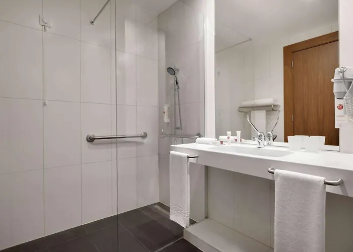 Ramada By Wyndham 리스본